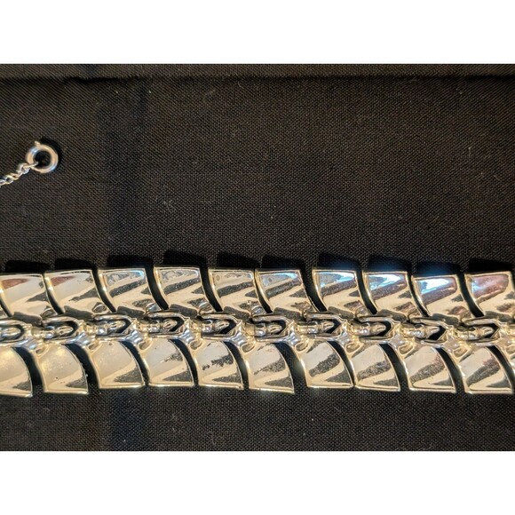 Vintage Coro Silver Tone Bracelet Bow Tie Design 15 Sections 7.25"L w Chain - Picture 11 of 15